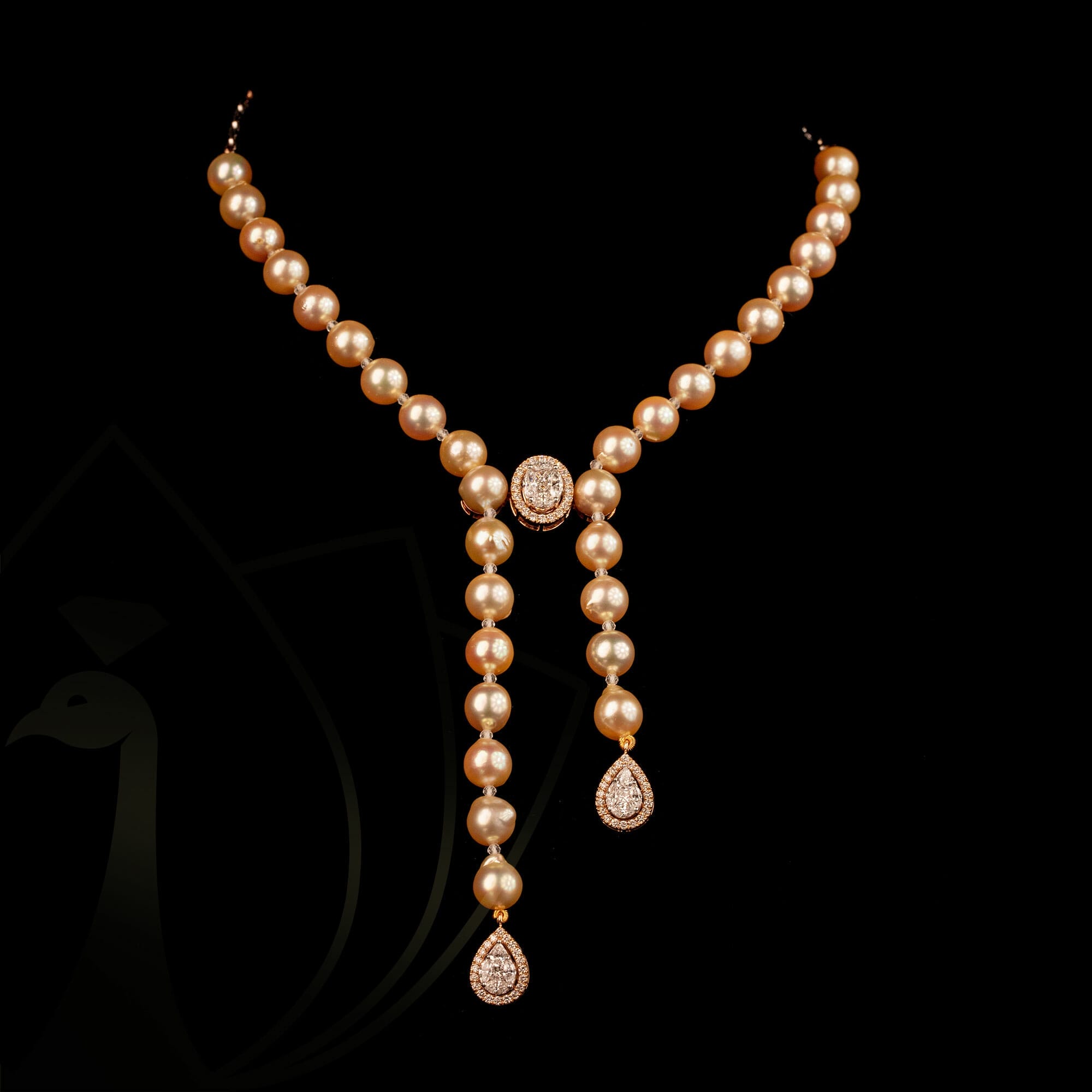 A pretty in pearl diamond necklace.